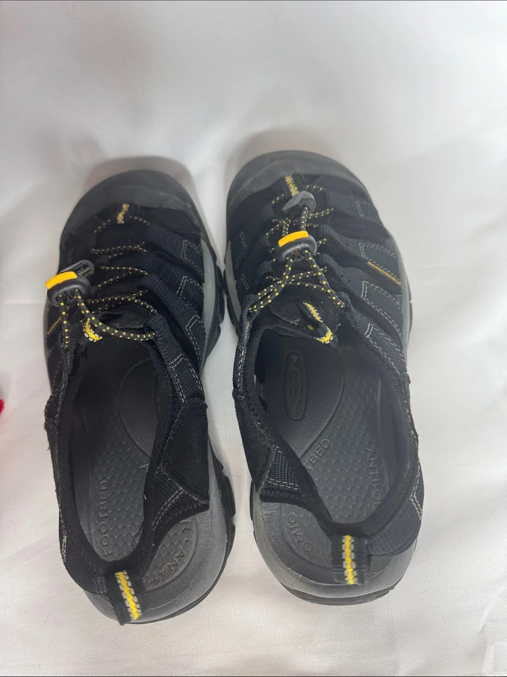 Keen Men's Newport H2 Hiking Waterproof Sandals Black and Yellow Men’s Size 7.5
